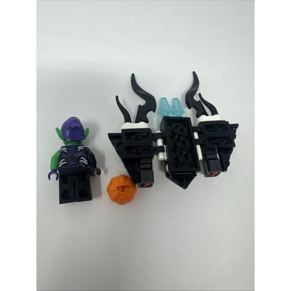 Lego Green Goblin Venomized Minifig sh0948 with Glider and pumpkin from 76279